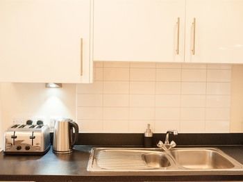 Station Suites Уотфорд Экстерьер фото